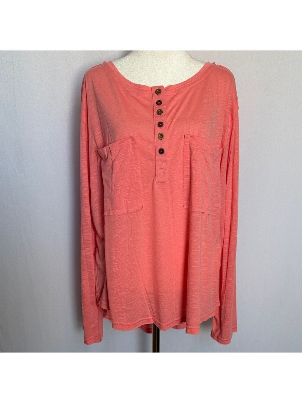 POL Long Sleeve Henley Size M Oversized in Coral Pink Button Front Boho Coastal